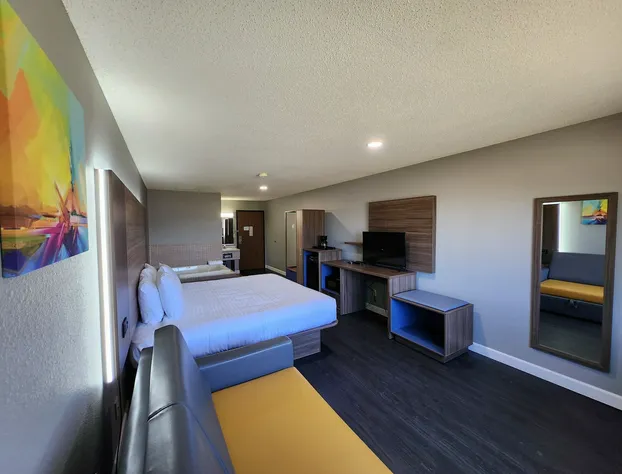 Super 8 by Wyndham Hayward WI hotel detail image 4