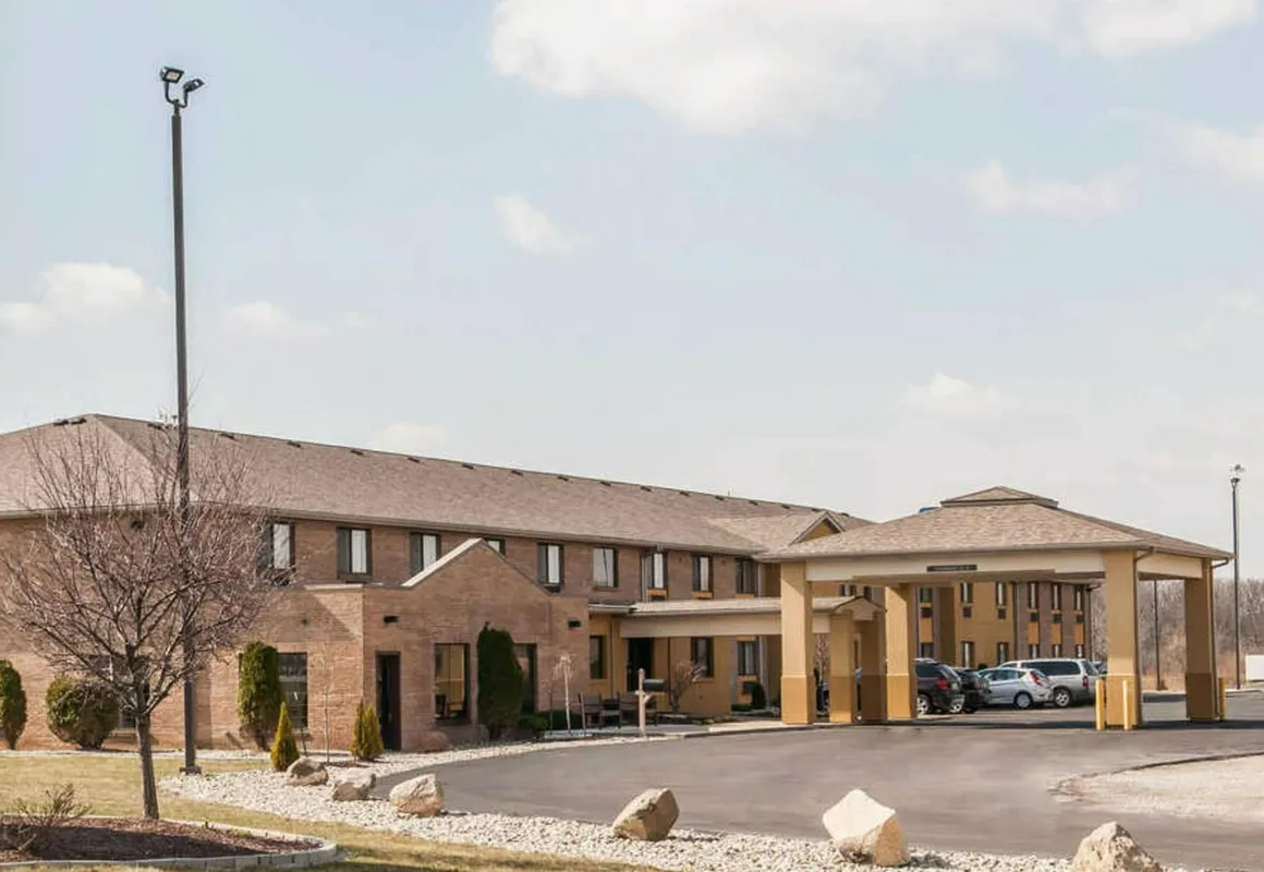 Quality Inn Defiance hotel hero