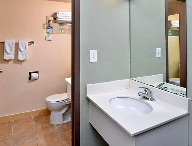 Quality Inn University Center hotel detail image 2