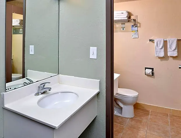 Quality Inn University Center hotel detail image 3