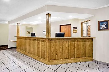 Ramada by Wyndham Hancock Waterfront hotel detail image 4