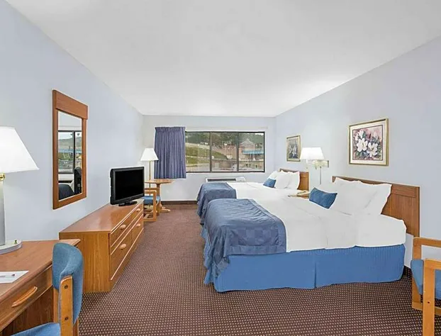 Ramada by Wyndham Hancock Waterfront hotel detail image 4