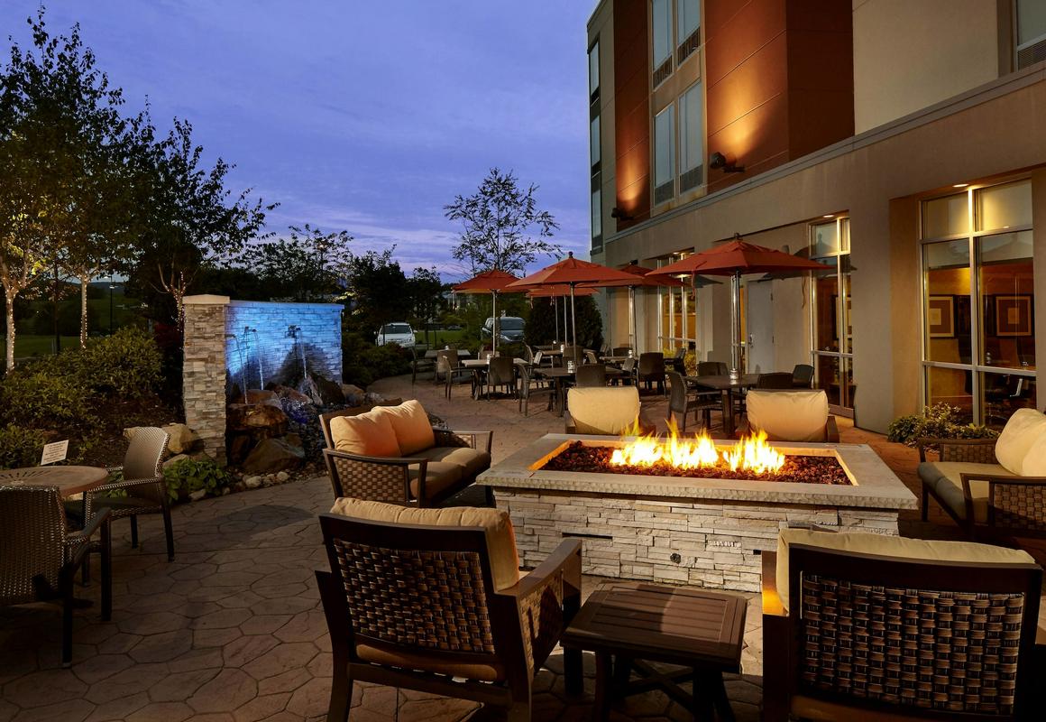 SpringHill Suites Pittsburgh Latrobe hotel hero