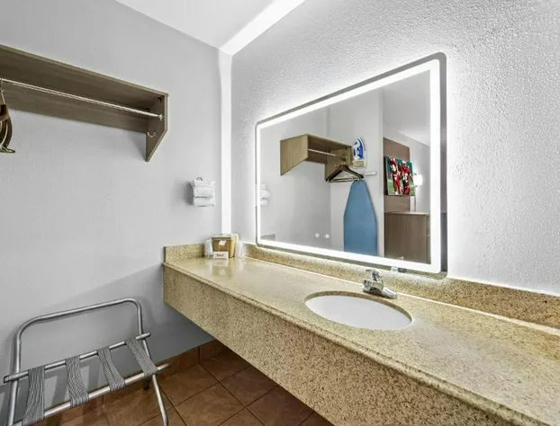 Red Roof Inn College Station hotel detail image 3