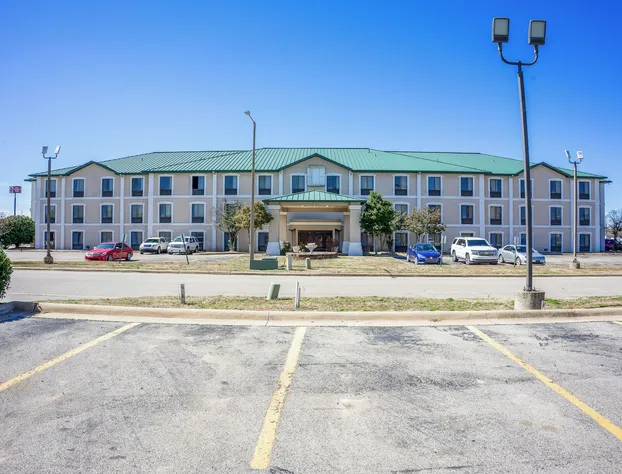 Ark Suites By OYO Jonesboro I-555 hotel detail image 4