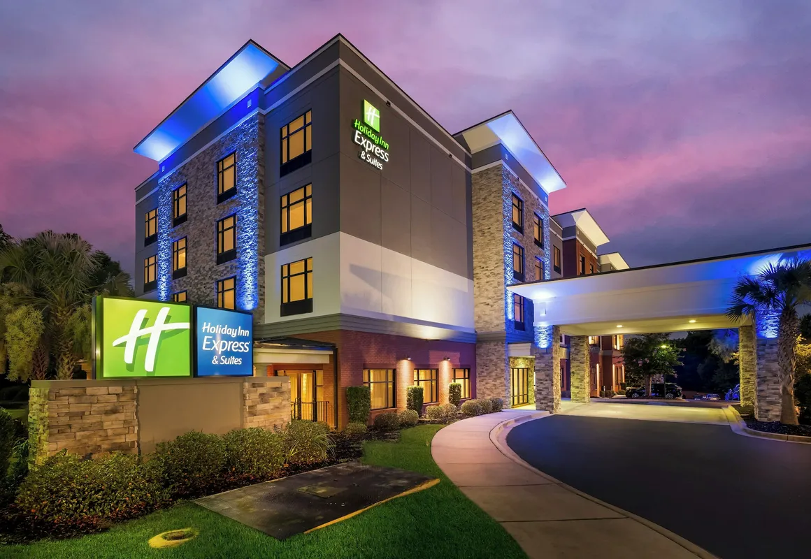 Holiday Inn Express & Suites Lexington by IHG hotel hero