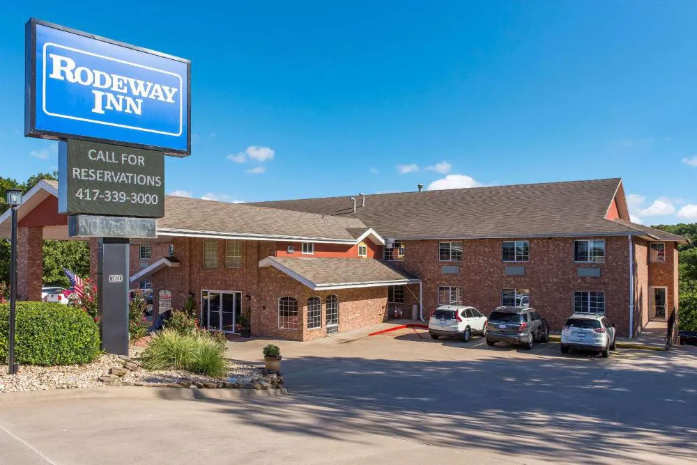 Rodeway Inn Branson, Brick House hotel hero