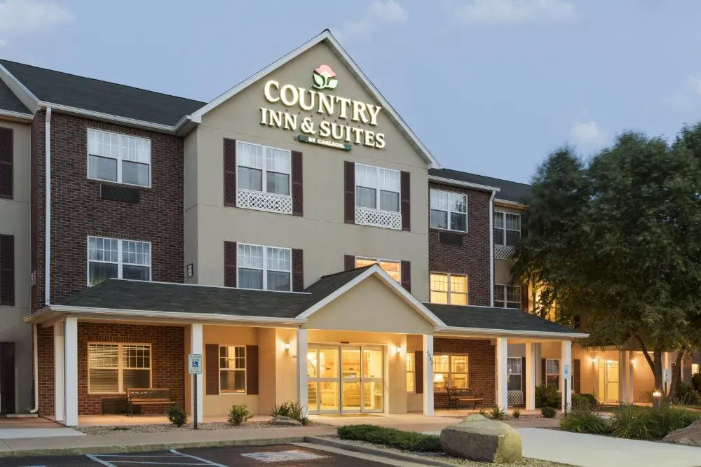 Country Inn & Suites by Radisson, Mason City, IA hotel hero