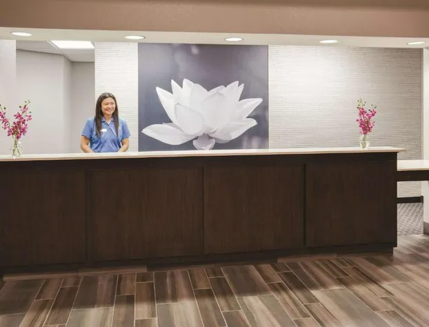 La Quinta Inn & Suites by Wyndham Minneapolis Bloomington W hotel detail image 2