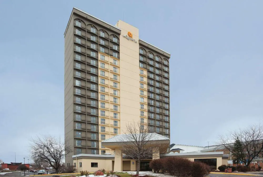La Quinta Inn & Suites by Wyndham Minneapolis Bloomington W hotel hero