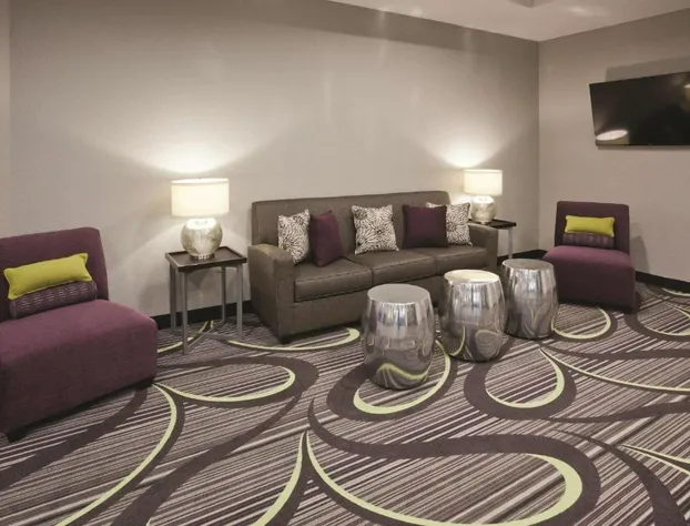 La Quinta Inn & Suites by Wyndham Minneapolis Bloomington W hotel detail image 3