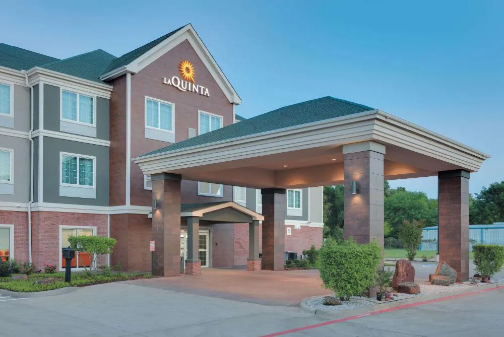 La Quinta Inn & Suites by Wyndham Tyler South hotel hero
