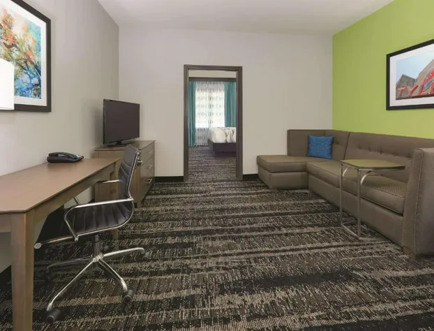 La Quinta Inn & Suites by Wyndham Tyler South hotel detail image 4