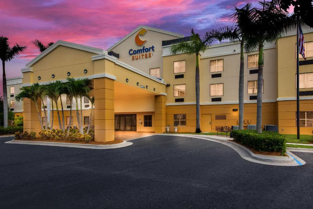 Comfort Suites Vero Beach I-95 hotel hero