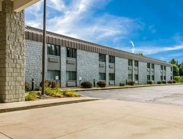 Clarion Pointe Jamestown - Falconer hotel detail image 1