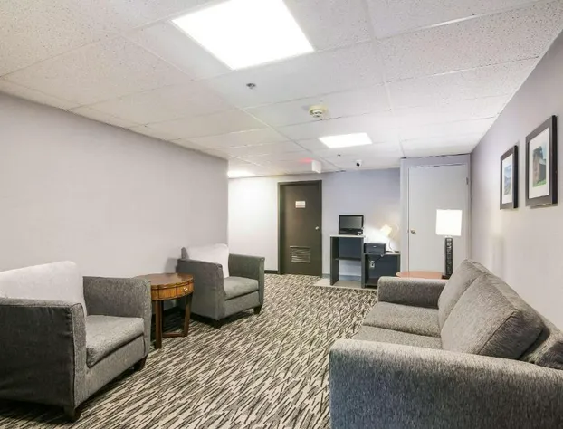 Clarion Pointe Jamestown - Falconer hotel detail image 4