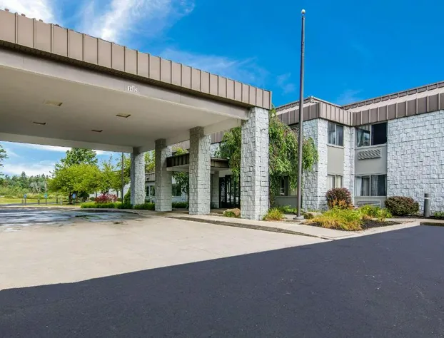 Clarion Pointe Jamestown - Falconer hotel detail image 2