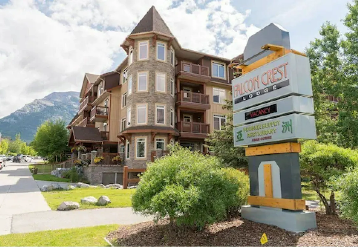 Falcon Crest Lodge by CLIQUE hotel hero