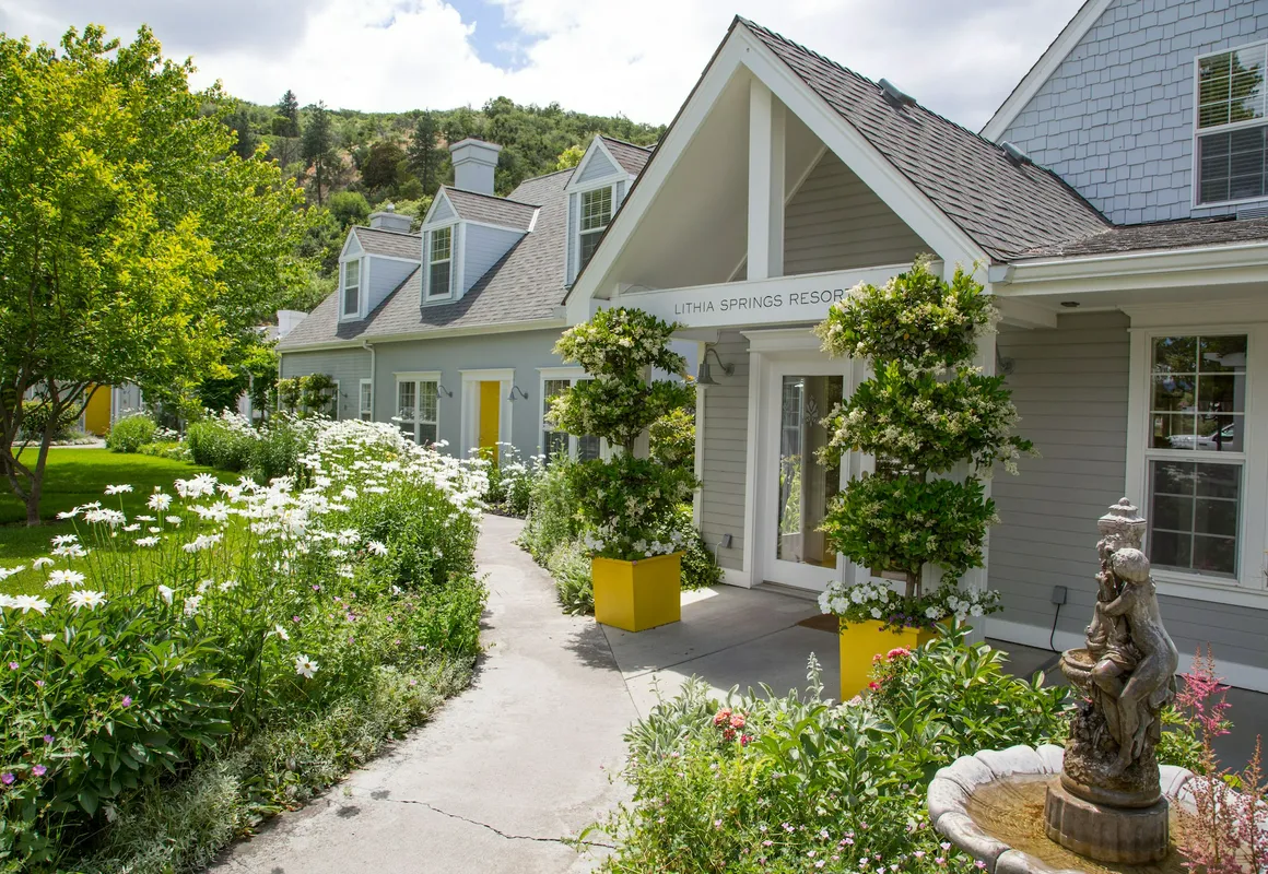 Lithia Springs Resort hotel hero