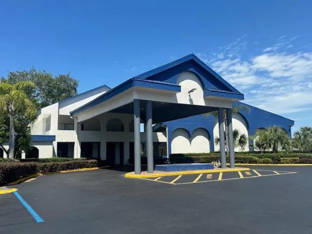 Days Inn by Wyndham Crystal River hotel hero