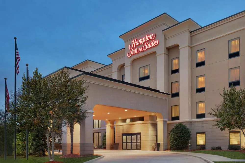 Hampton Inn and Suites Pine Bluff hotel hero