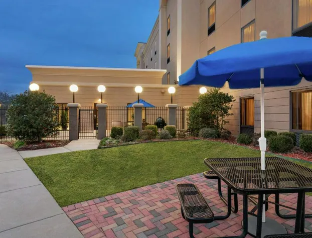 Hampton Inn and Suites Pine Bluff hotel detail image 3