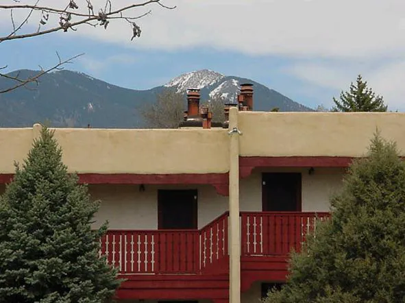 El Pueblo Lodge hotel detail image 3