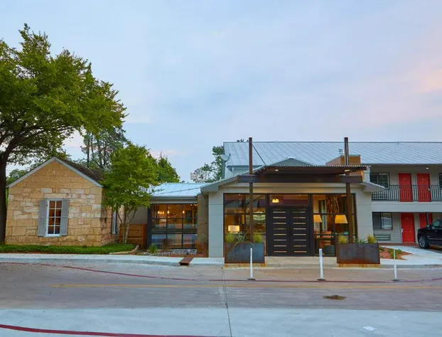 Fredericksburg Inn & Suites hotel detail image 1