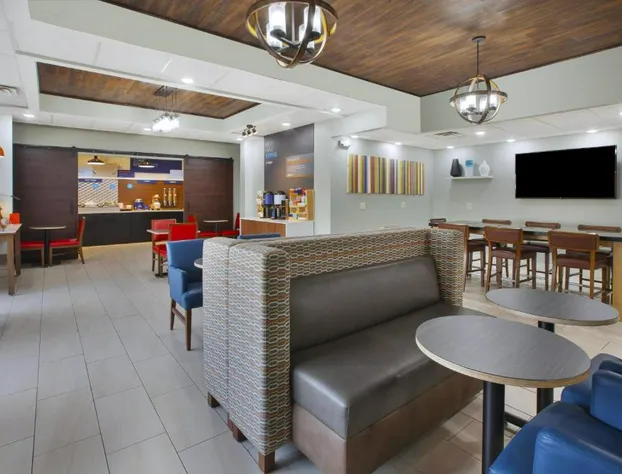 Holiday Inn Express Tiffin by IHG hotel detail image 2