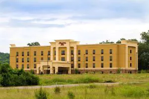 Hampton Inn Fayetteville hotel hero