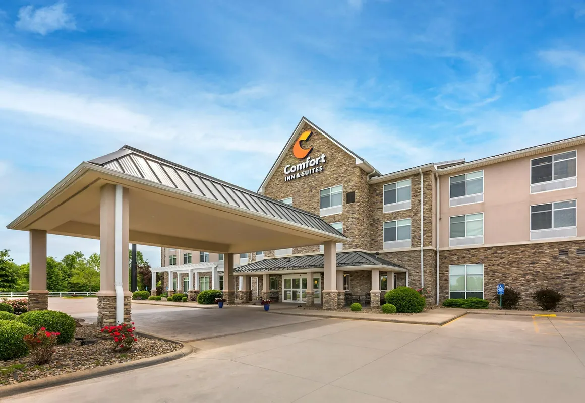 Comfort Inn & Suites Dover hotel hero