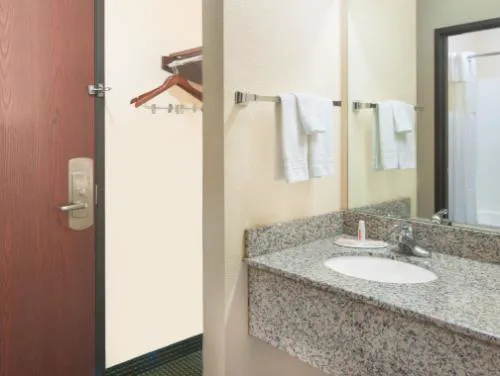 Days Inn by Wyndham Sullivan hotel detail image 2