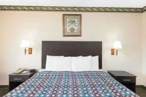 Days Inn by Wyndham Sullivan hotel detail image 2