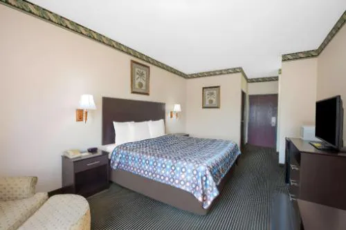 Days Inn by Wyndham Sullivan hotel detail image 4