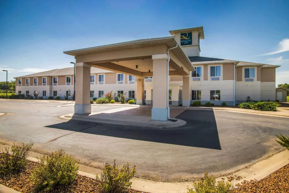 Quality Inn Parsons North hotel hero