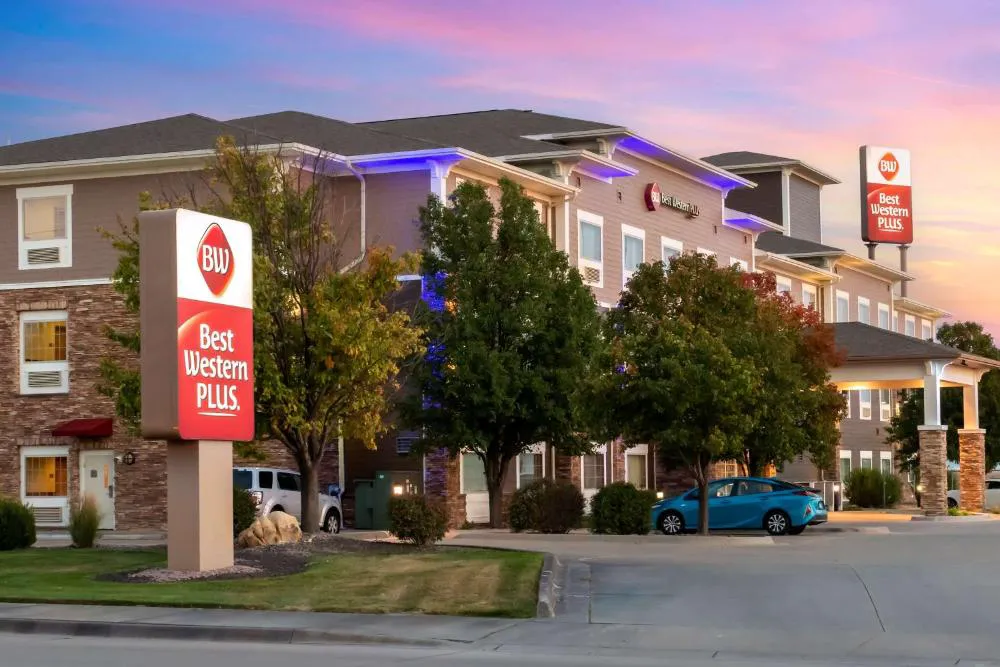 Best Western Plus Butterfield Inn hotel hero