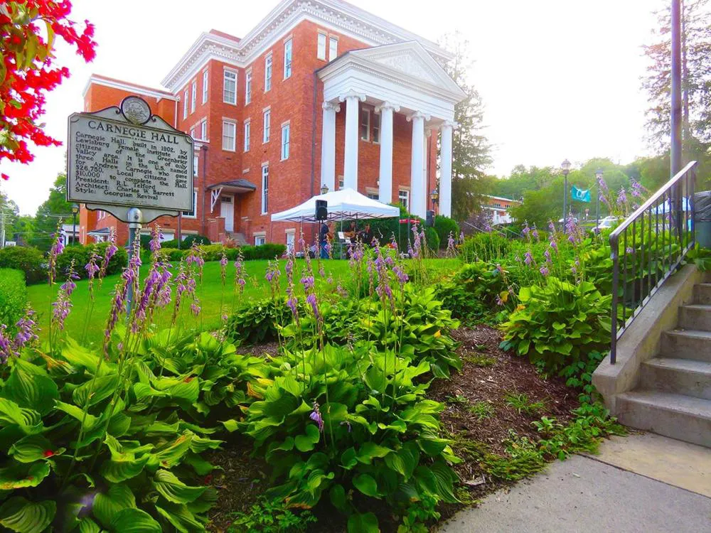 Fairfield Inn & Suites by Marriott Lewisburg hotel hero