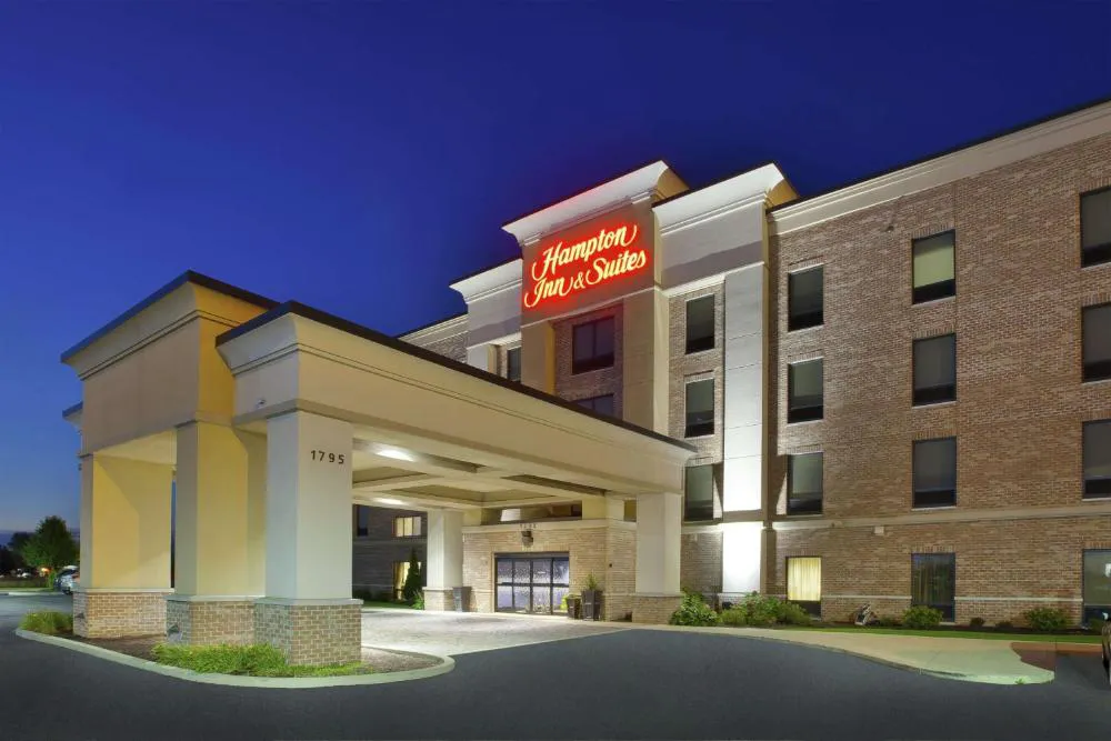 Hampton Inn & Suites Elyria hotel hero