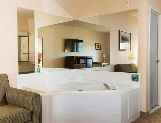 Red Lion Inn & Suites McMinnville hotel detail image 4