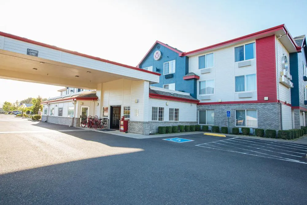 Red Lion Inn & Suites McMinnville hotel hero