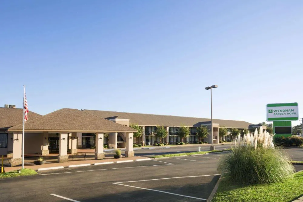 Wyndham Garden Lake Guntersville hotel hero