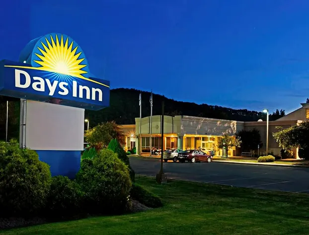 Days Inn by Wyndham Warren hotel detail image 1