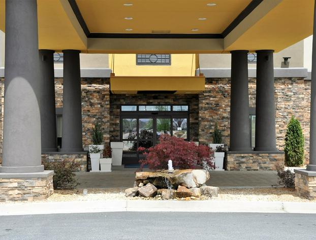 Holiday Inn Express & Suites Perry-National Fairground Area #34, an IHG Hotel hotel detail image 1