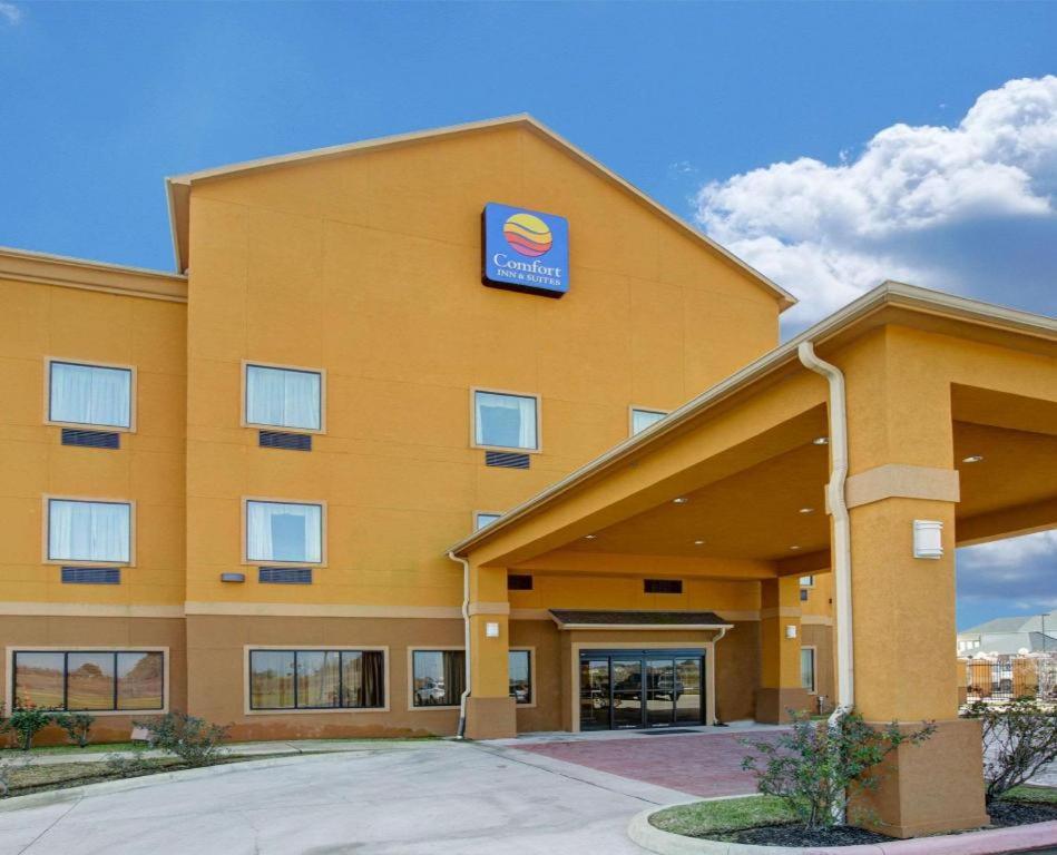 Comfort Inn & Suites Navasota hotel hero