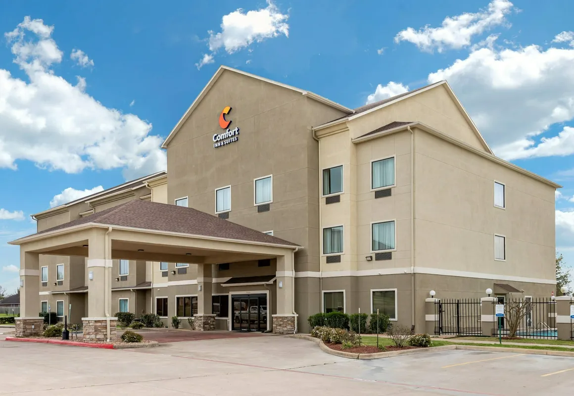 Comfort Inn & Suites Navasota hotel hero