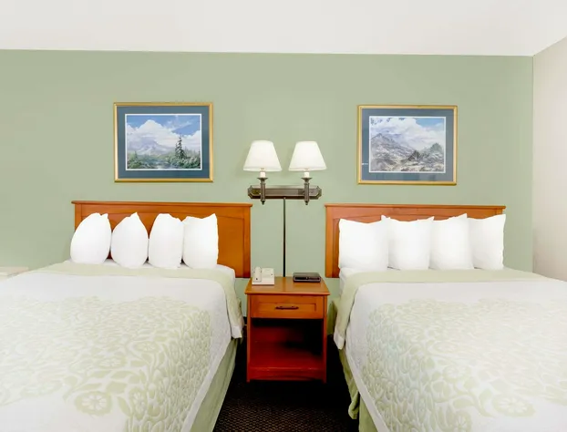 Days Inn by Wyndham Cedar Falls- University Plaza hotel detail image 3