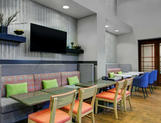 Hampton Inn & Suites Syracuse Dewitt hotel detail image 4