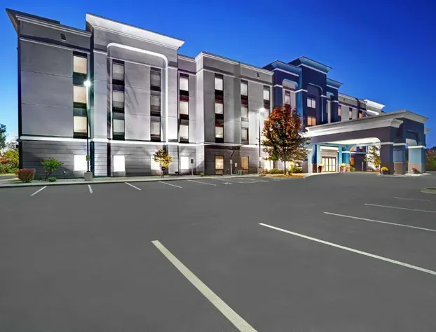 Hampton Inn & Suites Syracuse Dewitt hotel detail image 1