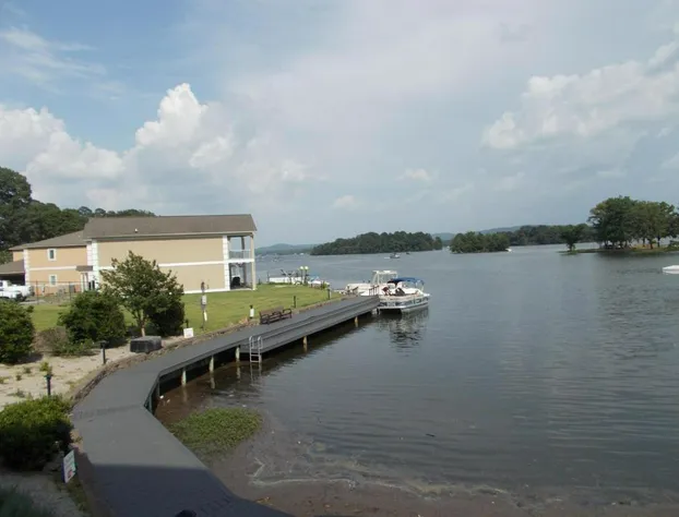 Baymont by Wyndham Hot Springs On the Lake hotel detail image 4