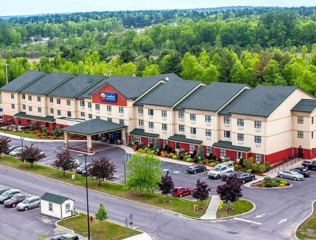 Comfort Inn and Suites adj to Akwesasne Mohawk Casino hotel detail image 1